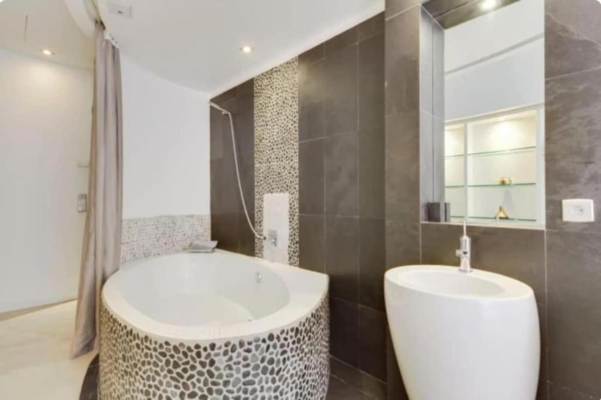 Magnifique Appartement Parisien - Marais Esterno foto